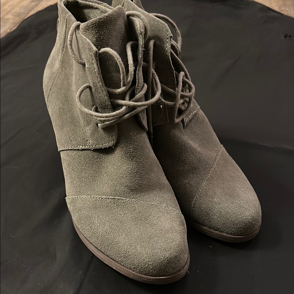 TOMS Women's Suede Ankle Boots - gray